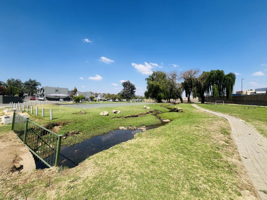 3 Bedroom Property for Sale in Mulbarton Gauteng