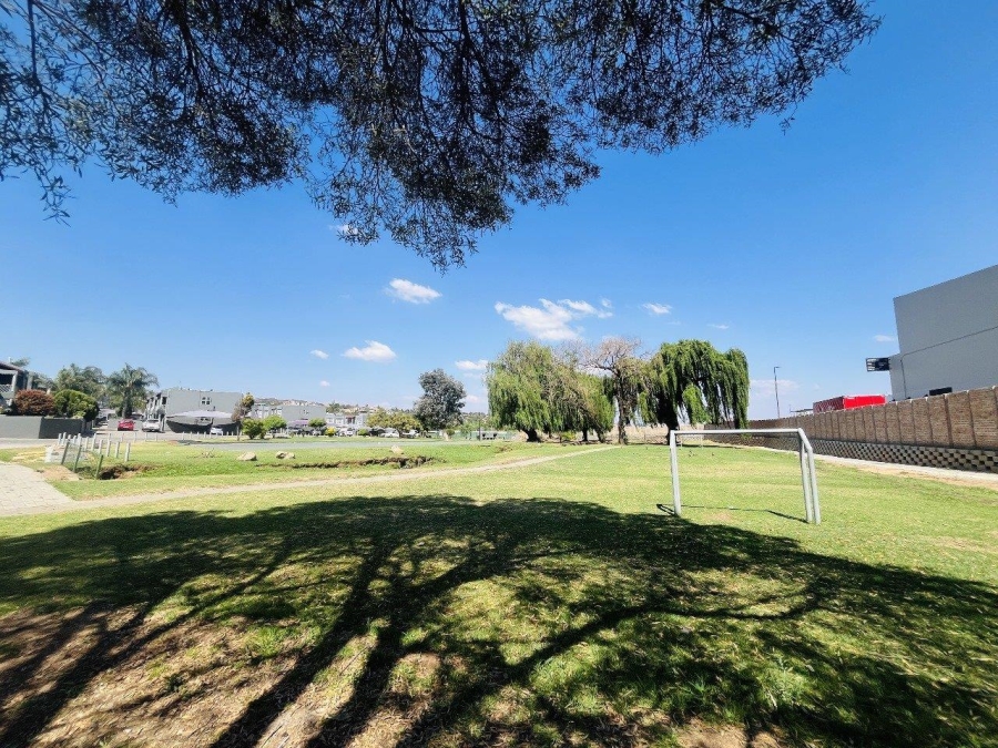 3 Bedroom Property for Sale in Mulbarton Gauteng