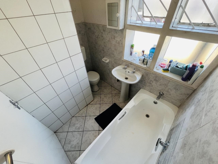 3 Bedroom Property for Sale in Mulbarton Gauteng