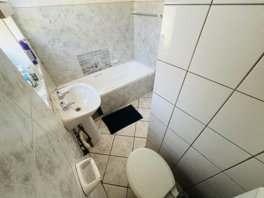 3 Bedroom Property for Sale in Mulbarton Gauteng