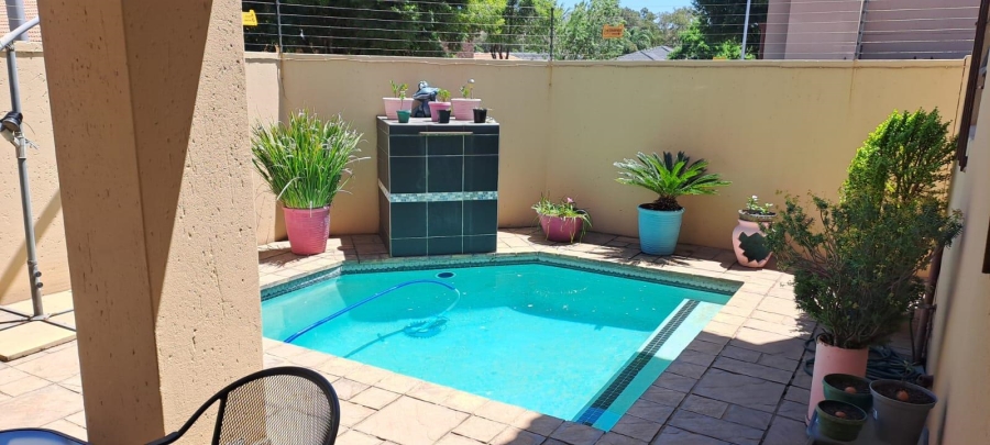 3 Bedroom Property for Sale in New Redruth Gauteng