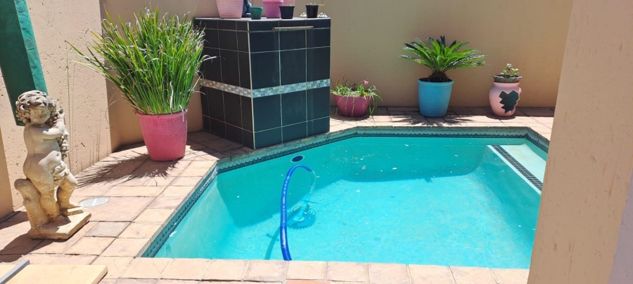 3 Bedroom Property for Sale in New Redruth Gauteng
