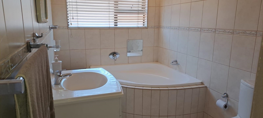 3 Bedroom Property for Sale in New Redruth Gauteng