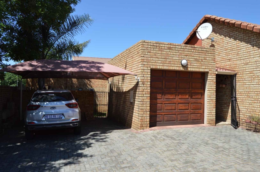 3 Bedroom Property for Sale in New Redruth Gauteng