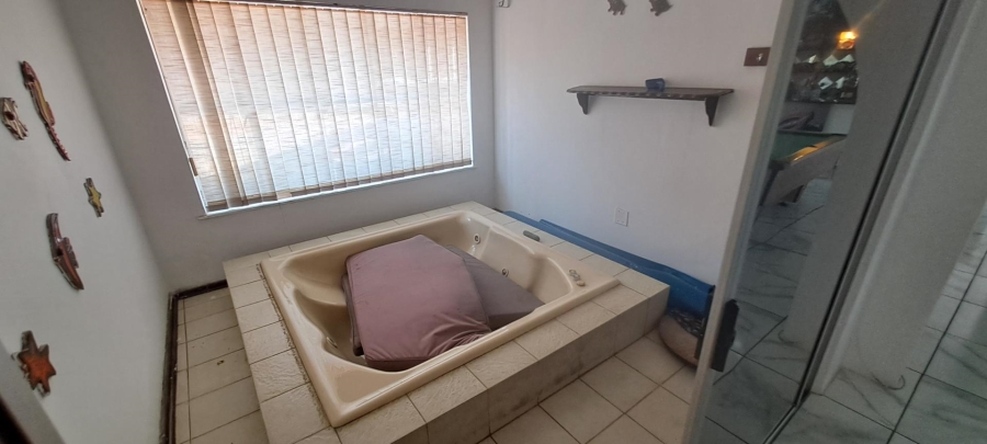 4 Bedroom Property for Sale in Mulbarton Gauteng