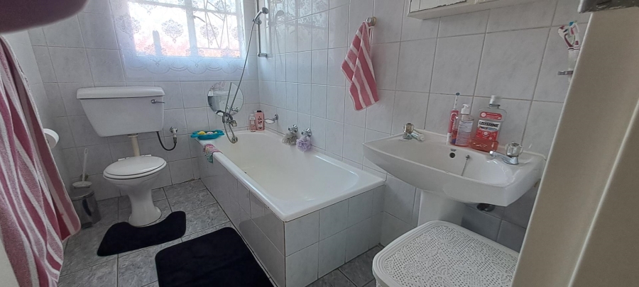 4 Bedroom Property for Sale in Mulbarton Gauteng