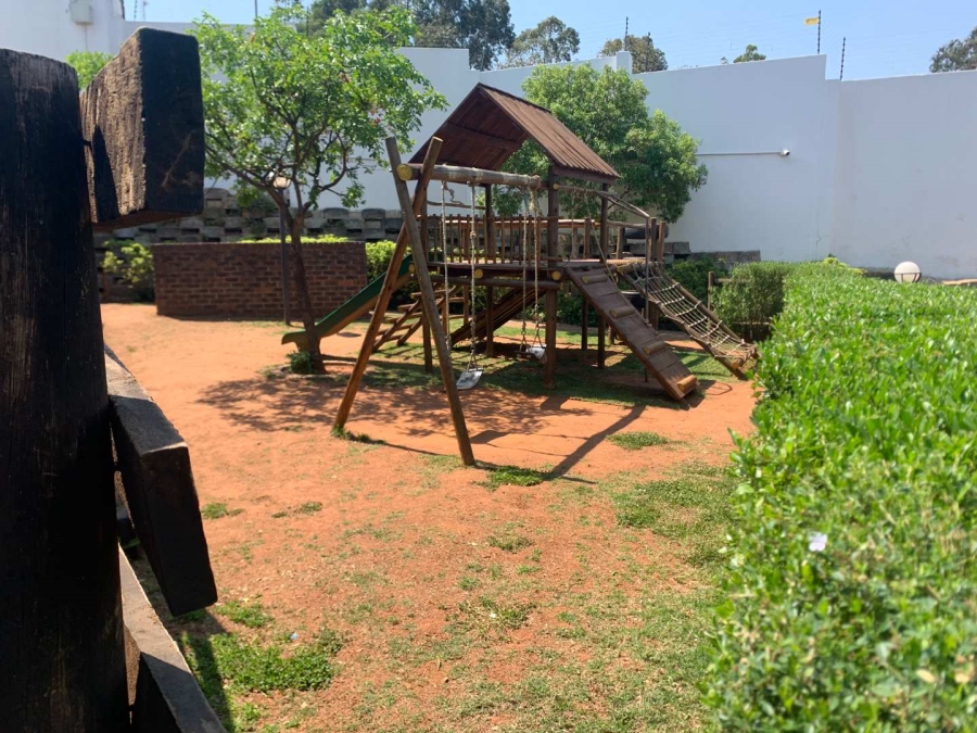 2 Bedroom Property for Sale in Oakdene Gauteng