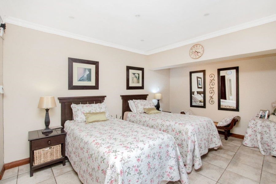 5 Bedroom Property for Sale in Radiokop Gauteng