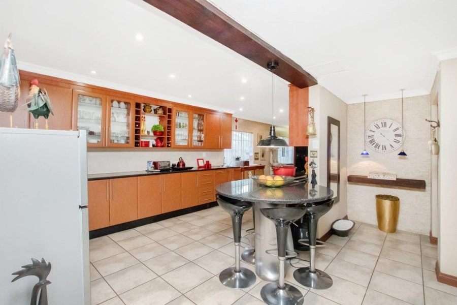 5 Bedroom Property for Sale in Radiokop Gauteng