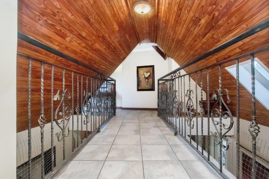 5 Bedroom Property for Sale in Radiokop Gauteng