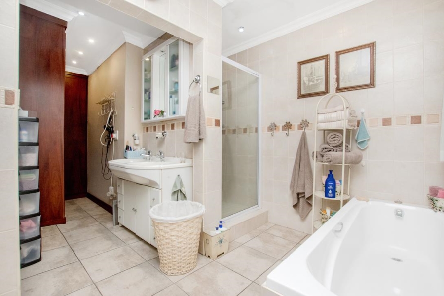 5 Bedroom Property for Sale in Radiokop Gauteng