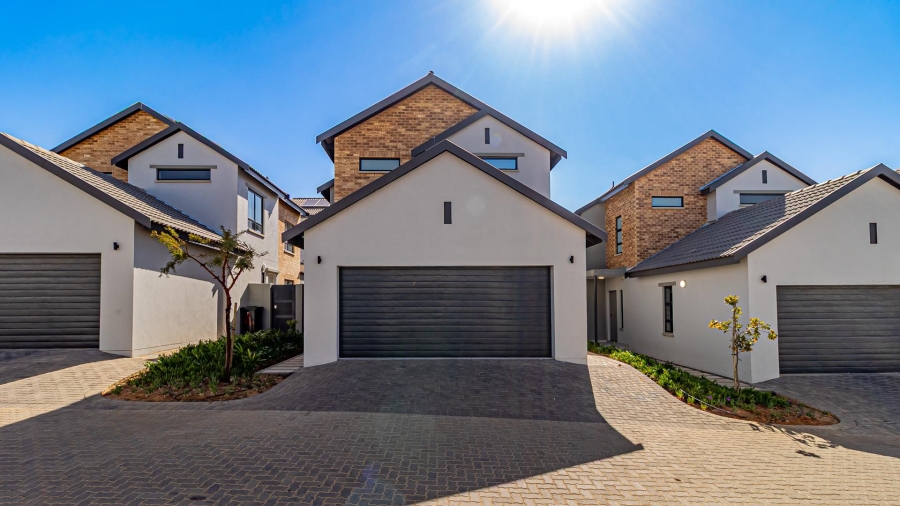 To Let 3 Bedroom Property for Rent in Broadacres Gauteng