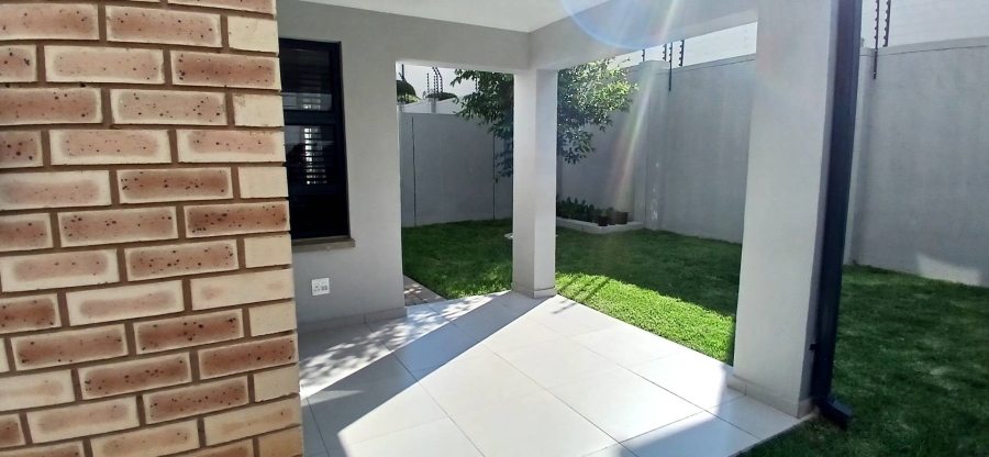 To Let 3 Bedroom Property for Rent in Broadacres Gauteng