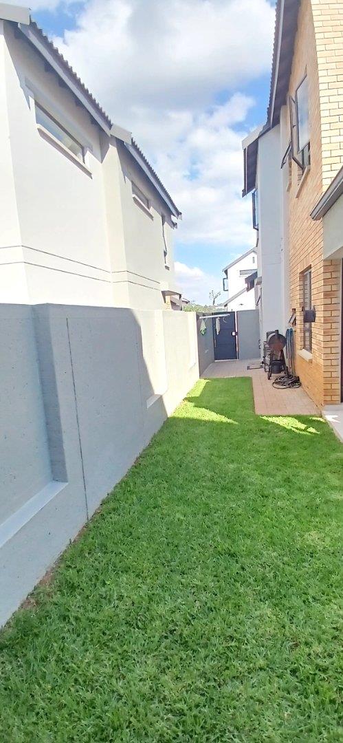 To Let 3 Bedroom Property for Rent in Broadacres Gauteng