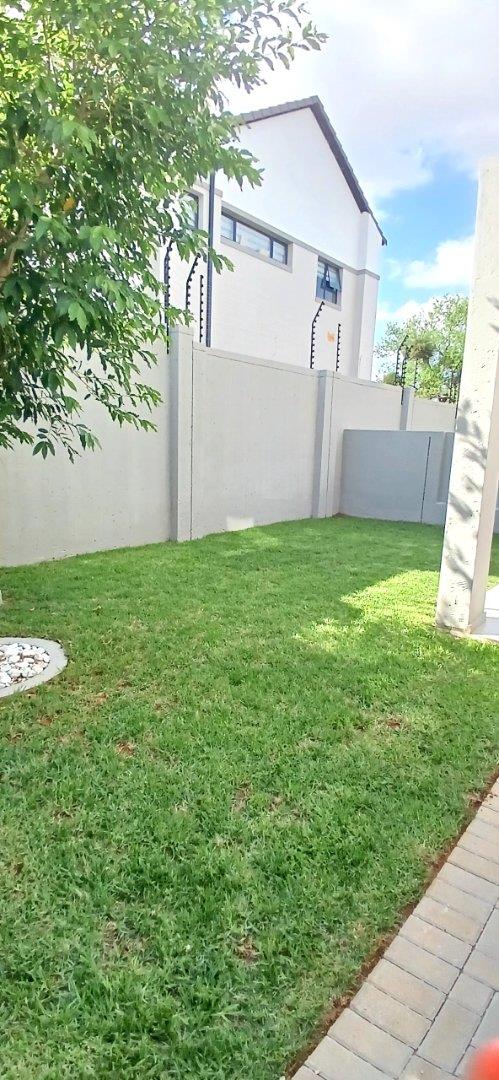 To Let 3 Bedroom Property for Rent in Broadacres Gauteng