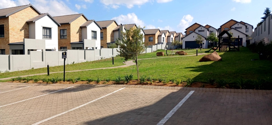 To Let 3 Bedroom Property for Rent in Broadacres Gauteng