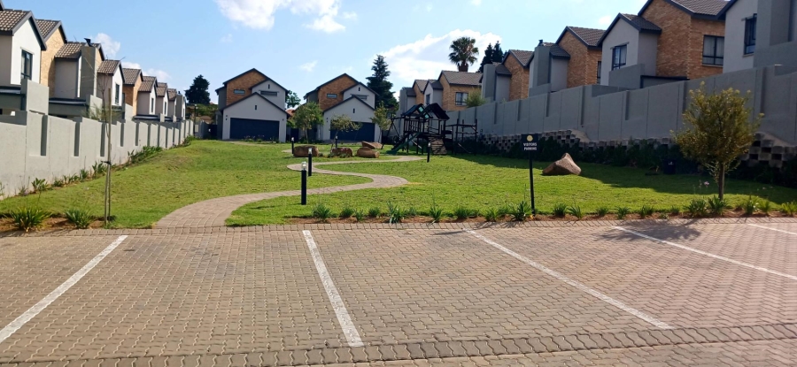 To Let 3 Bedroom Property for Rent in Broadacres Gauteng