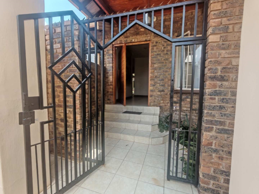 4 Bedroom Property for Sale in Hennopspark Gauteng