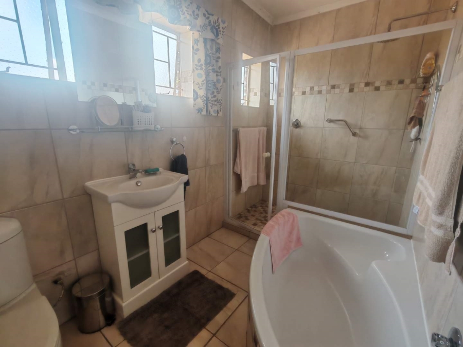 4 Bedroom Property for Sale in Hennopspark Gauteng