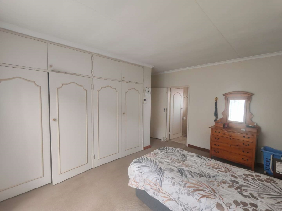 4 Bedroom Property for Sale in Hennopspark Gauteng