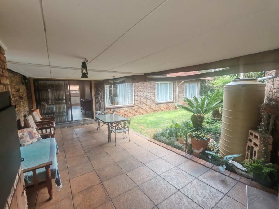 4 Bedroom Property for Sale in Hennopspark Gauteng