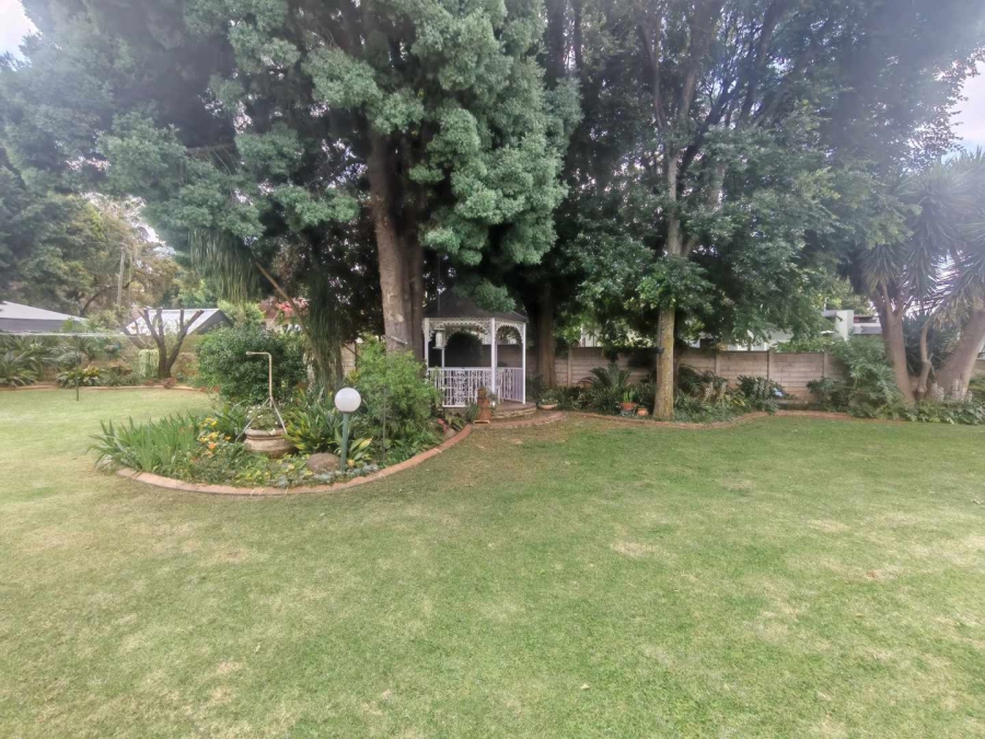 4 Bedroom Property for Sale in Hennopspark Gauteng