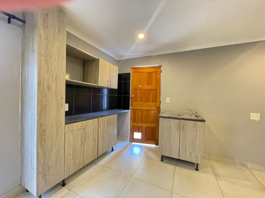 To Let 1 Bedroom Property for Rent in Birchleigh Gauteng