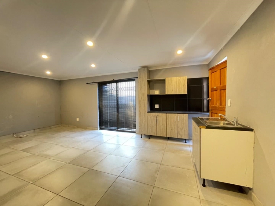 To Let 1 Bedroom Property for Rent in Birchleigh Gauteng