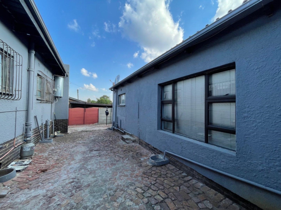 To Let 1 Bedroom Property for Rent in Birchleigh Gauteng