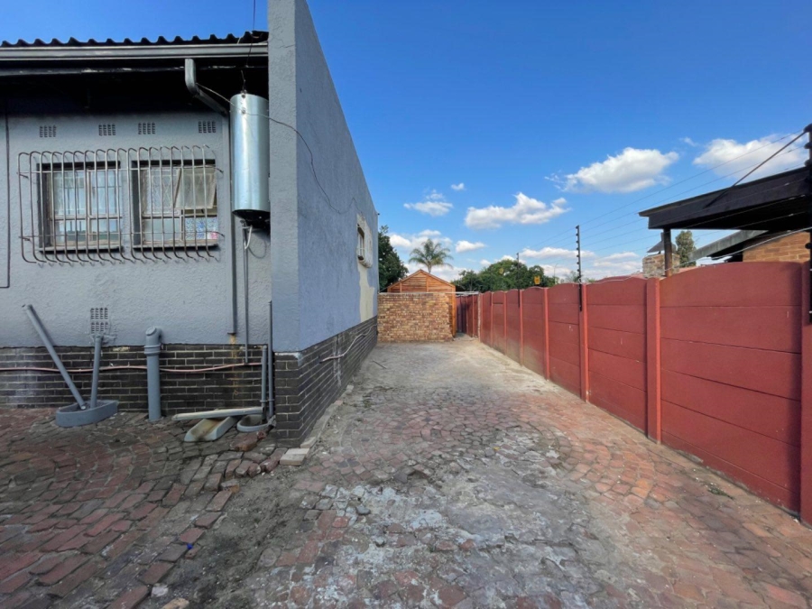 To Let 1 Bedroom Property for Rent in Birchleigh Gauteng