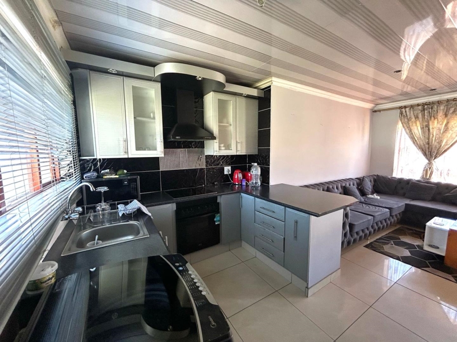 2 Bedroom Property for Sale in Mondeor Gauteng