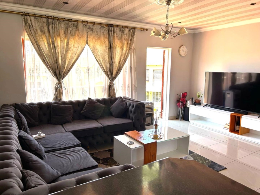 2 Bedroom Property for Sale in Mondeor Gauteng