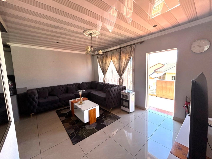 2 Bedroom Property for Sale in Mondeor Gauteng