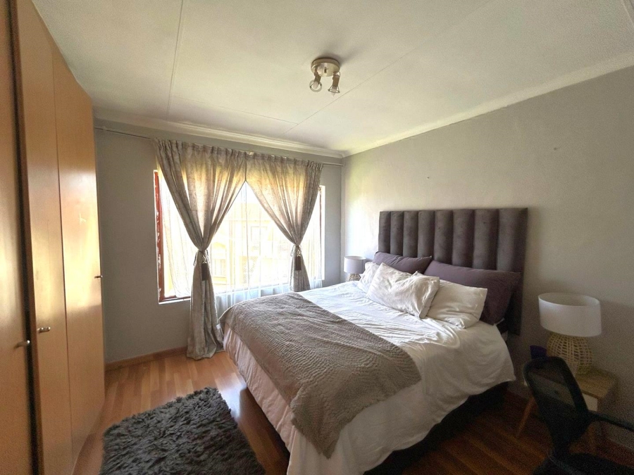 2 Bedroom Property for Sale in Mondeor Gauteng