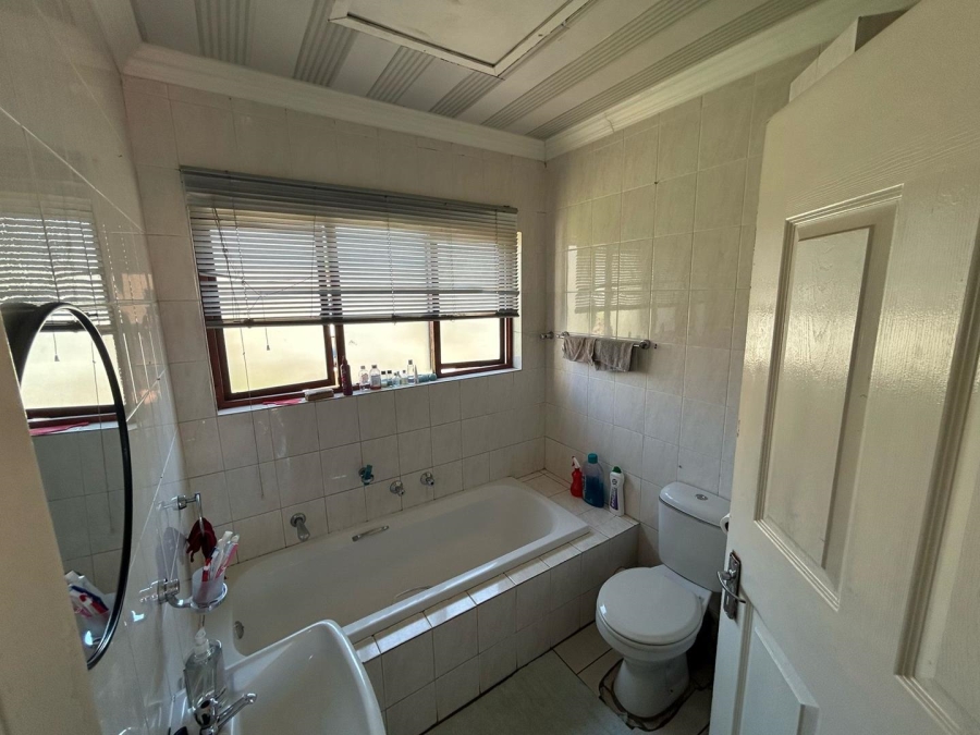 2 Bedroom Property for Sale in Mondeor Gauteng