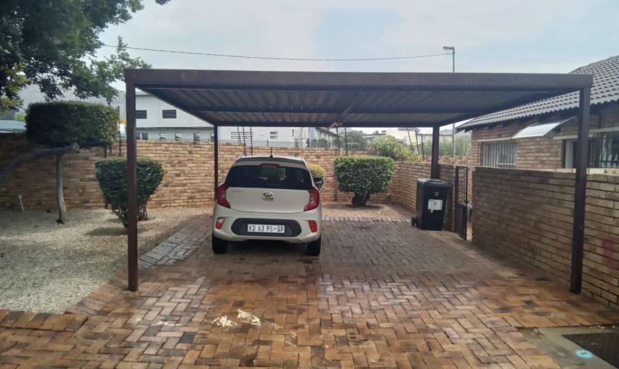 2 Bedroom Property for Sale in Wilgeheuwel Gauteng