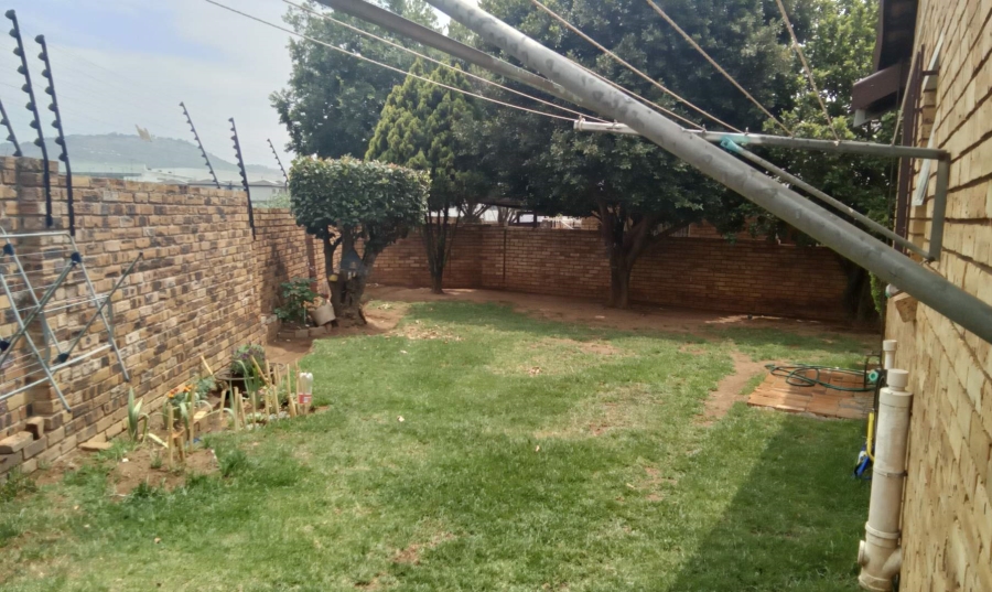2 Bedroom Property for Sale in Wilgeheuwel Gauteng
