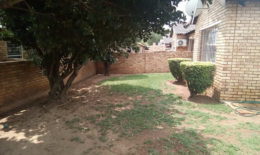 2 Bedroom Property for Sale in Wilgeheuwel Gauteng