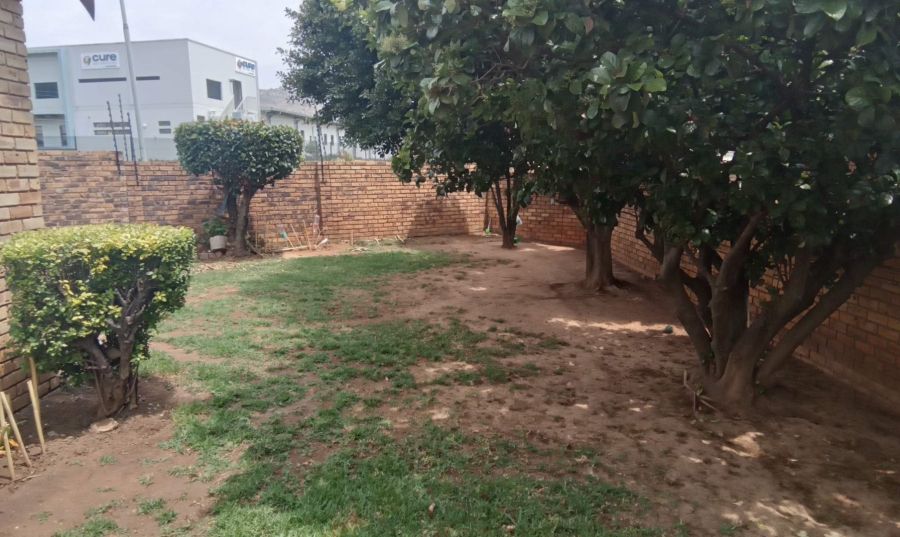 2 Bedroom Property for Sale in Wilgeheuwel Gauteng