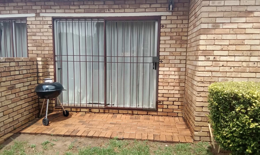 2 Bedroom Property for Sale in Wilgeheuwel Gauteng