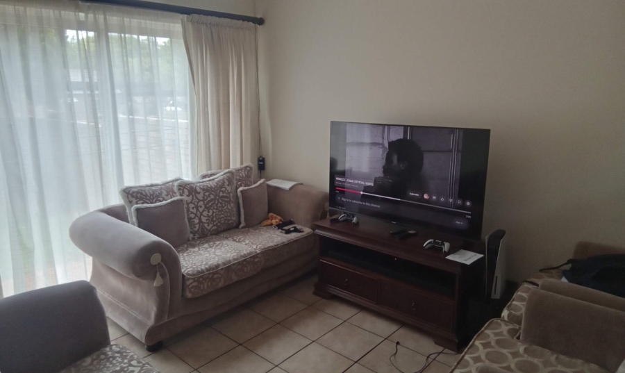 2 Bedroom Property for Sale in Wilgeheuwel Gauteng