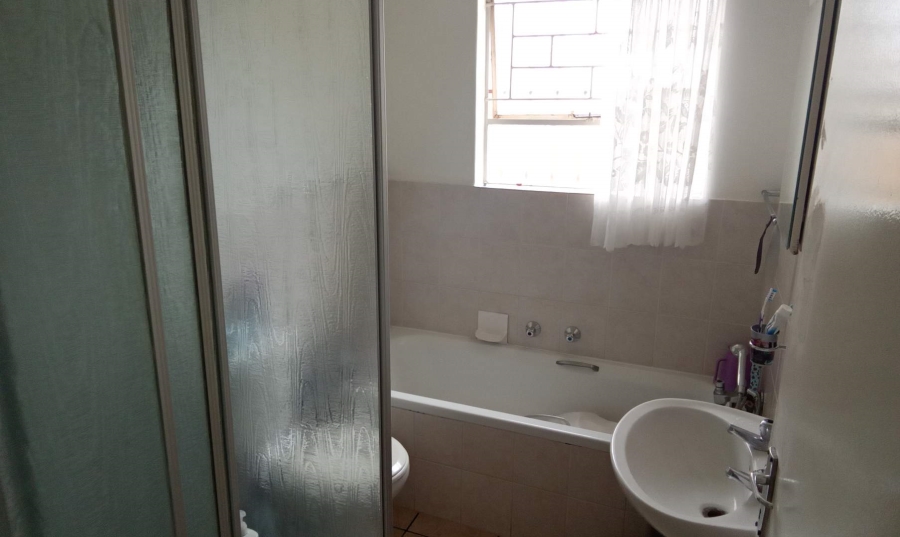 2 Bedroom Property for Sale in Wilgeheuwel Gauteng