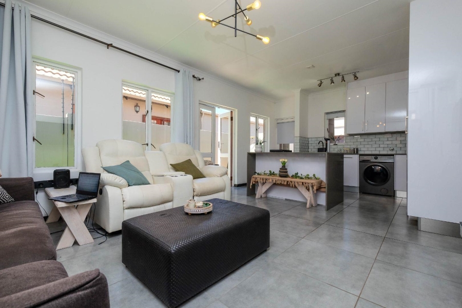 2 Bedroom Property for Sale in Barbeque Downs Gauteng