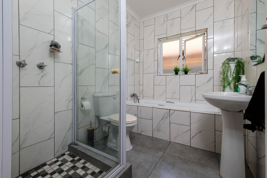 2 Bedroom Property for Sale in Barbeque Downs Gauteng