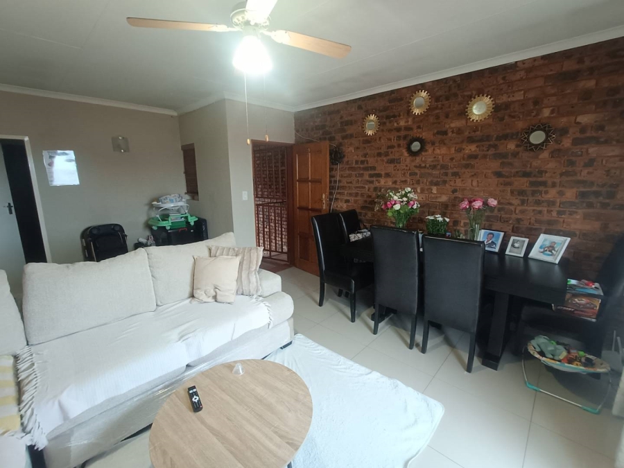 2 Bedroom Property for Sale in Zwartkop Gauteng