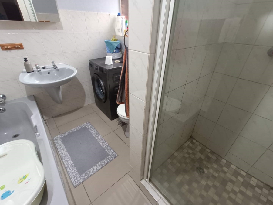 2 Bedroom Property for Sale in Zwartkop Gauteng