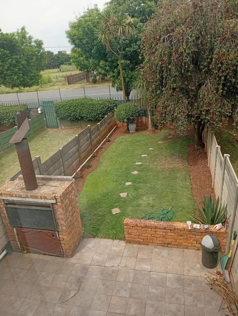 2 Bedroom Property for Sale in Rhodesfield Gauteng