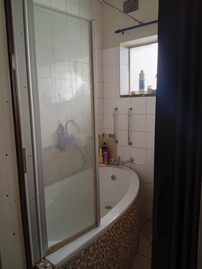 2 Bedroom Property for Sale in Rhodesfield Gauteng