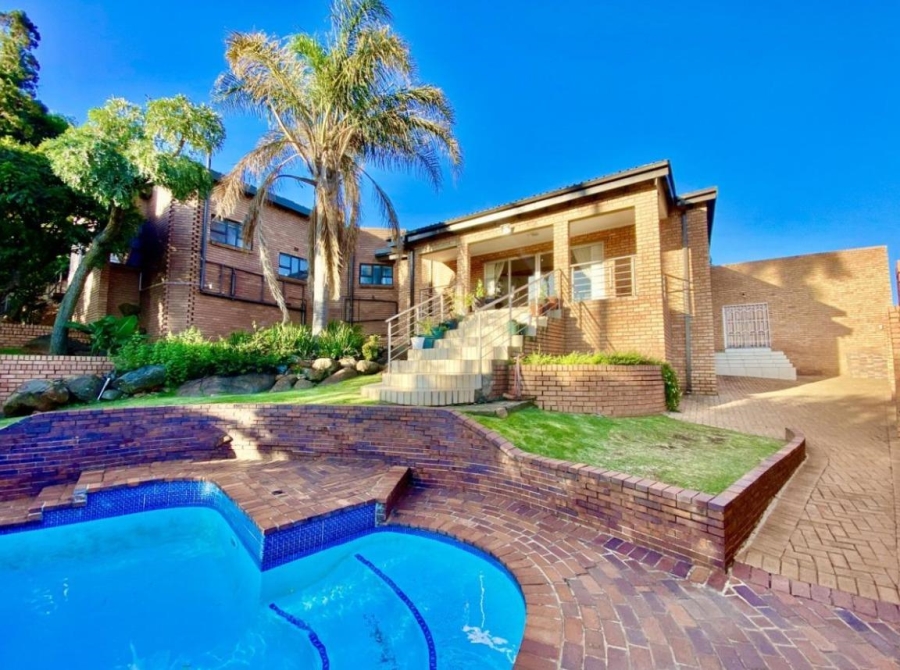 5 Bedroom Property for Sale in Glenvista Gauteng