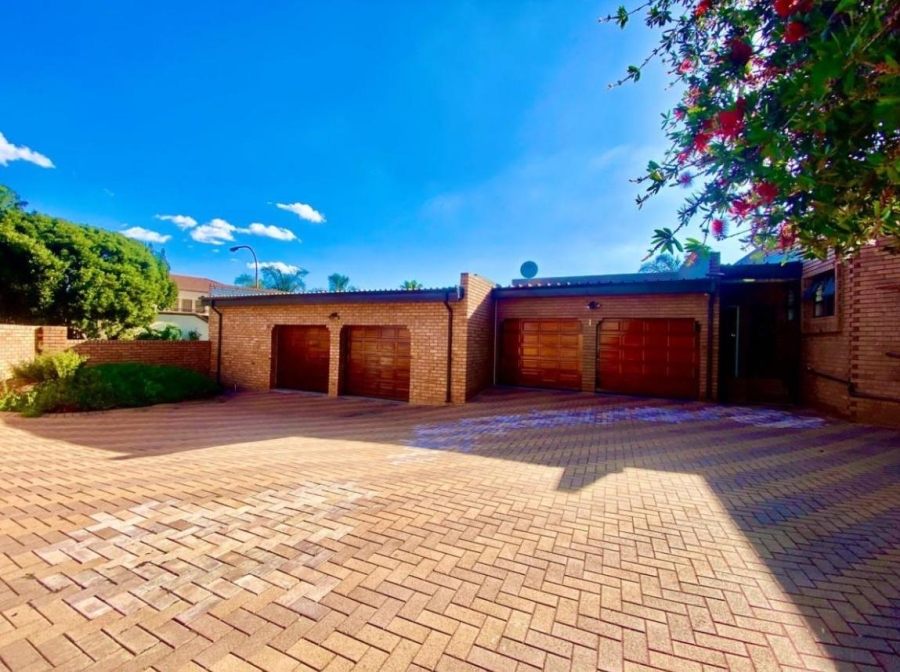 5 Bedroom Property for Sale in Glenvista Gauteng